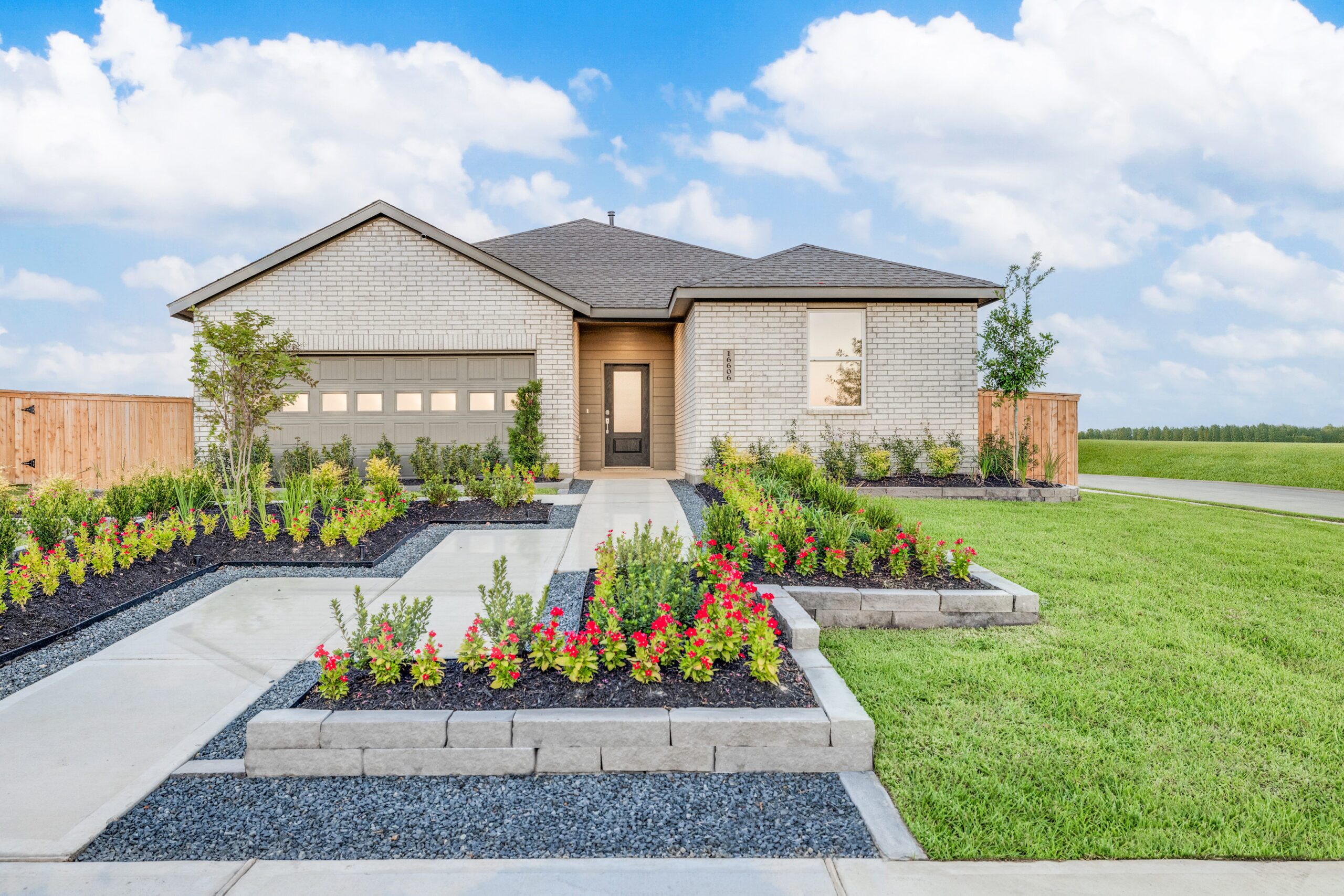 HOU_Classic Collection_The Grand Prairie Highlands_Pic_Hendrix Plan_Exterior_2of4 (1)