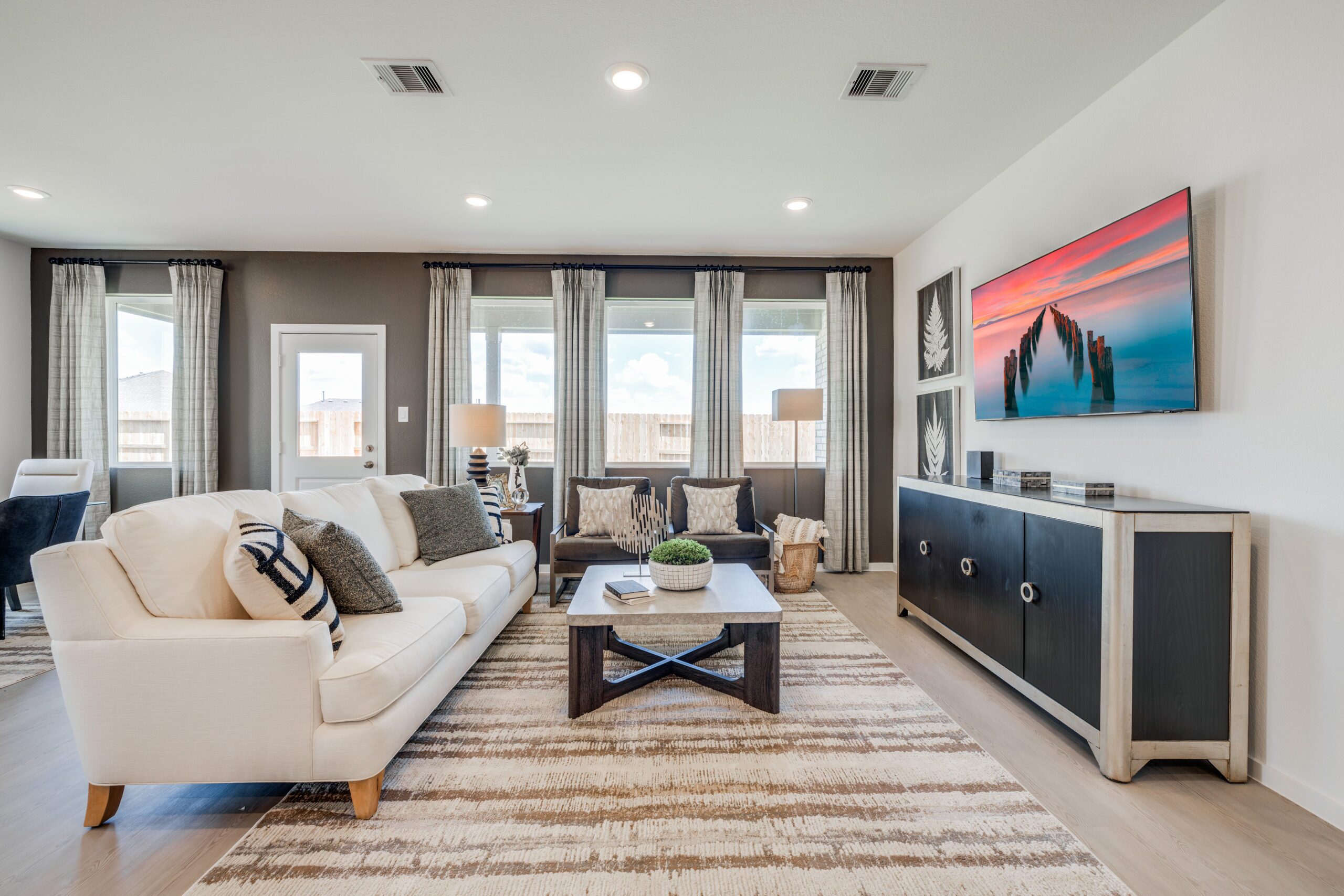 HOU_Classic Collection_The Grand Prairie Highlands_Pic_Hendrix Plan_Family Room_1of2_F1
